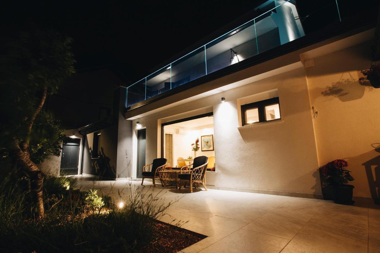 Villa Magna - Seaside Villa With Pool And Sauna Trogir Exterior photo