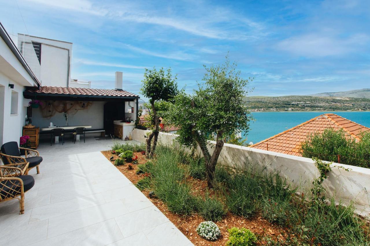 Villa Magna - Seaside Villa With Pool And Sauna Trogir Exterior photo